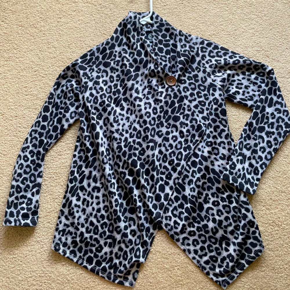 Small Gray Leopard print sweater